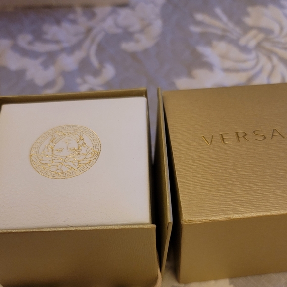 *****++++*++SOLD +++++Versace Medusa Ring Versace. Made in Italy. Authentic _ - Picture 9 of 9